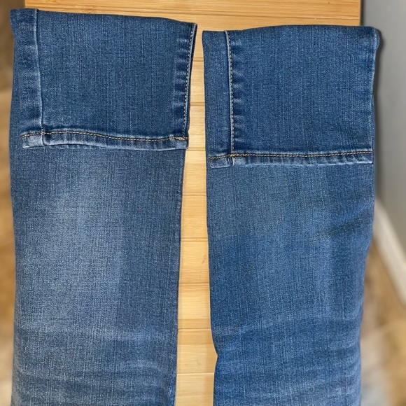 AEO Skinny Jeans, Size 6. Excellent condition. CLOSET CLEAN OUT - Picture 3 of 5